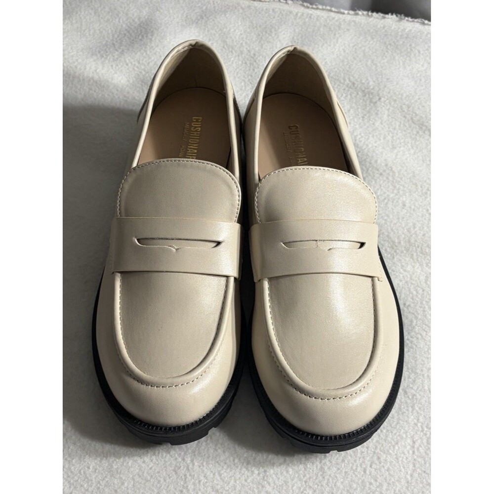 Women Cushionaire Beige Lug Sole Penny Loafers Size 8.5M Comfort Chunky Slip On